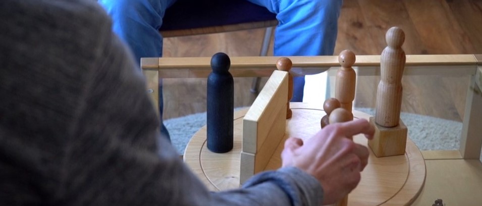 Einige Aufstellungsfiguren auf einem Familienbrett