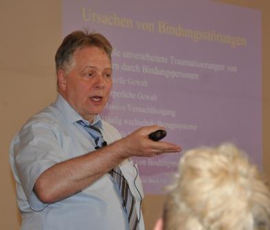 Foto von Dr. Karl Heinz Brisch auf dem Fachtag